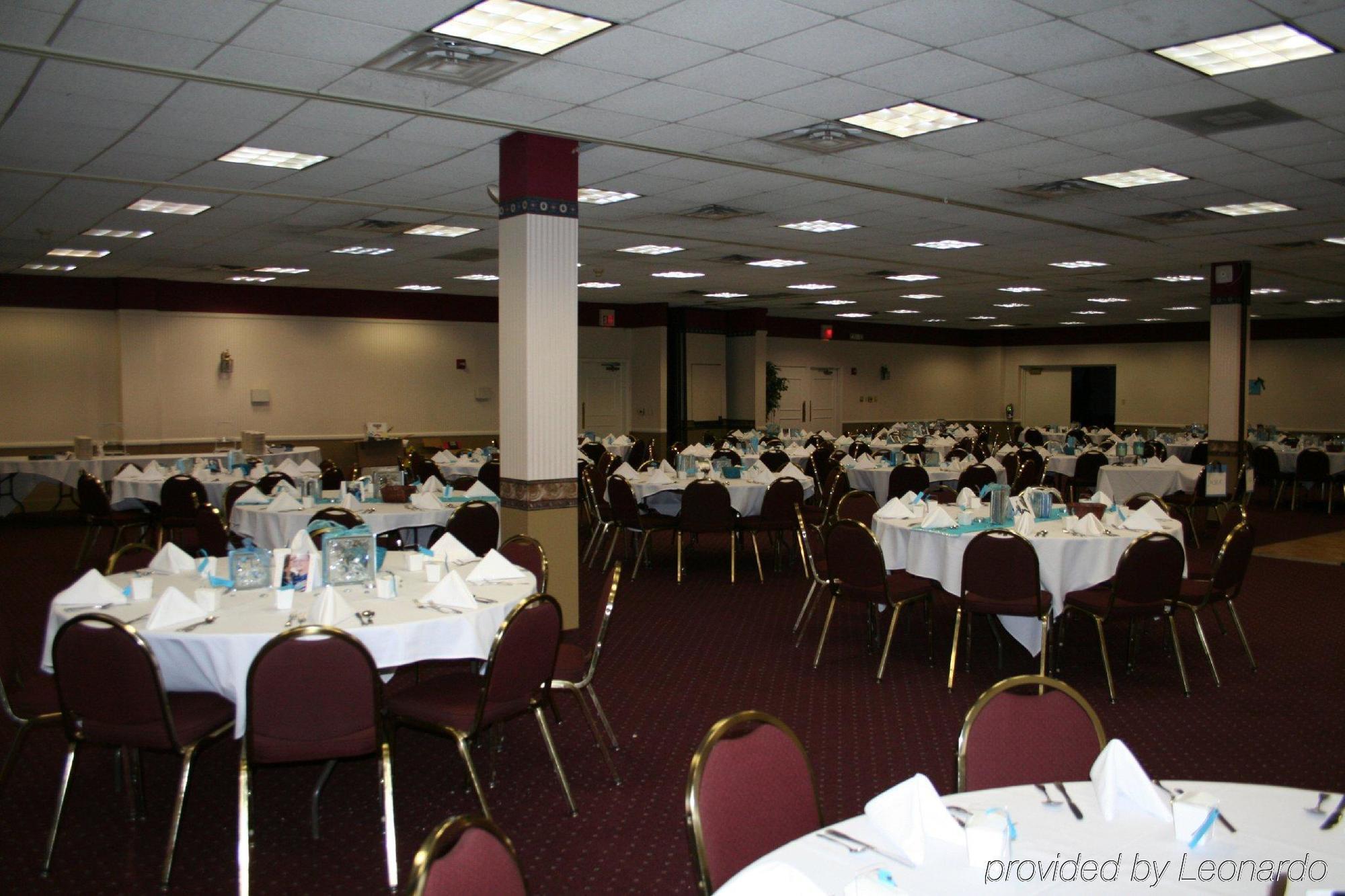 Westmont Inn & Suites Omaha Restaurant foto